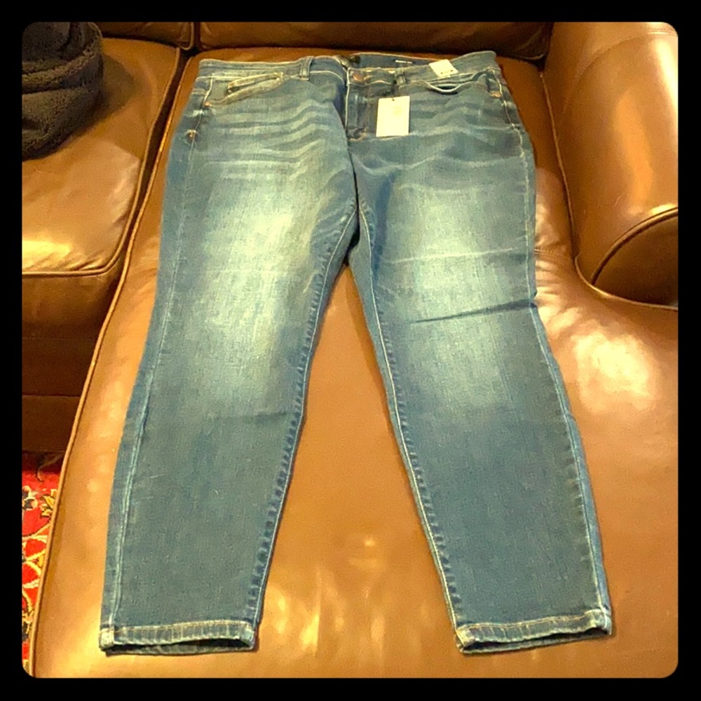 Judy blue mid rise handsand risin skinny jean